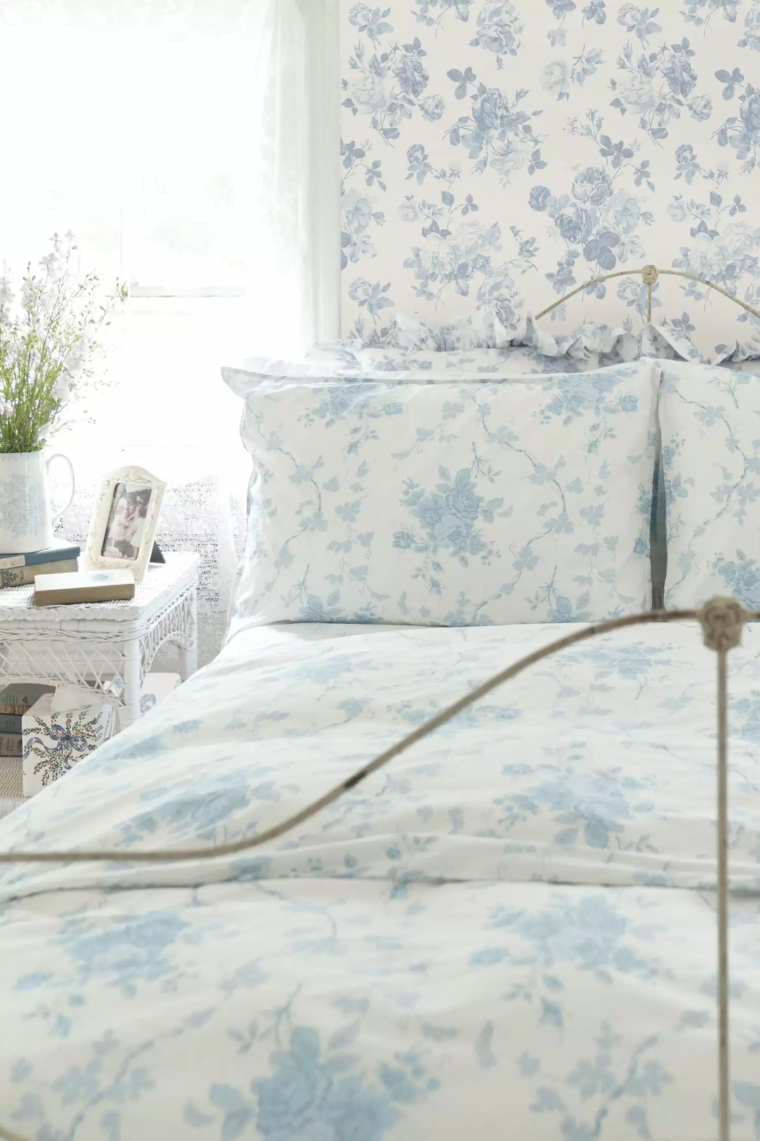 LoveShackFancy Everblooming Rosettes Wallpaper 2 LoveShackFancy Everblooming Rosettes Wallpaper