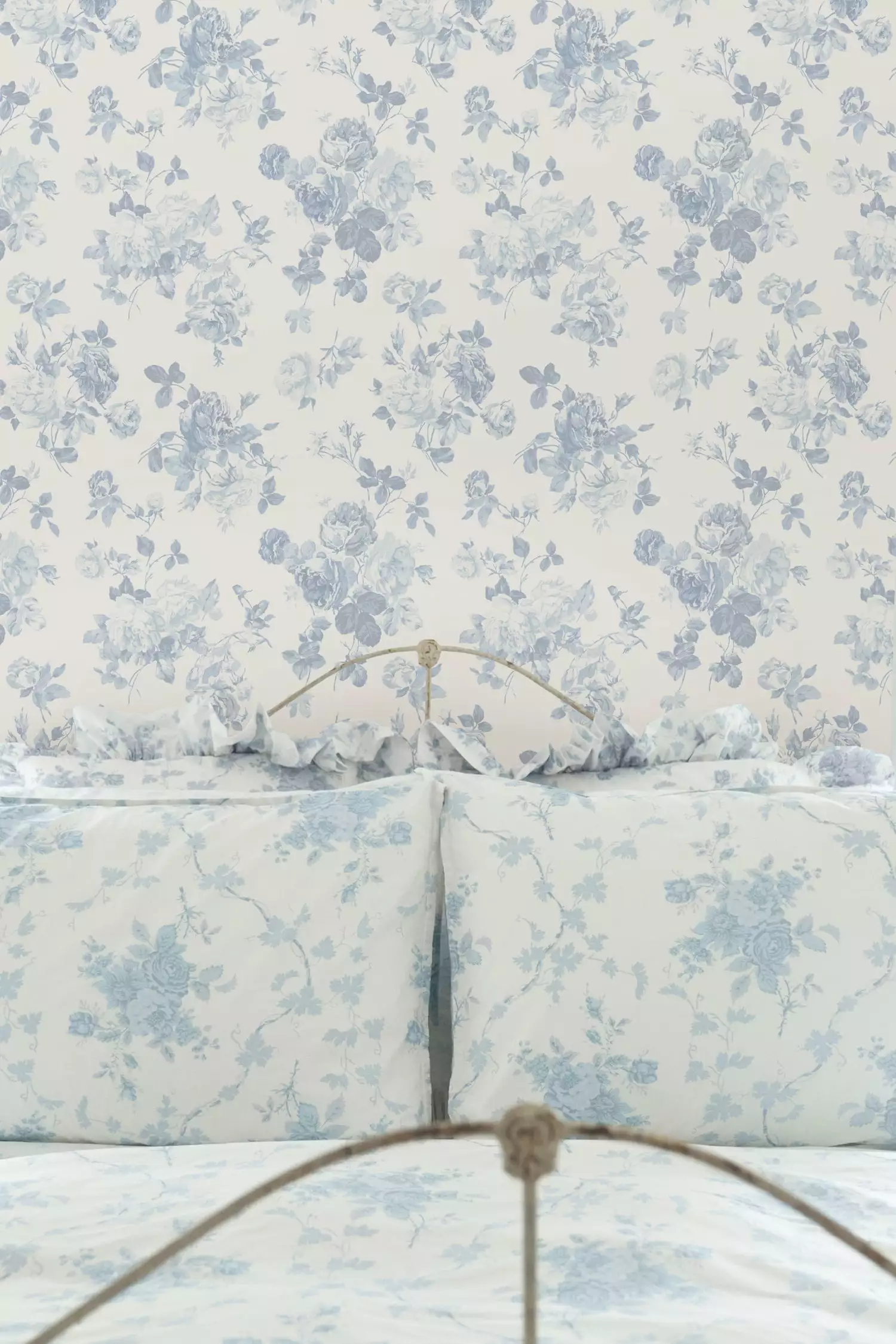 LoveShackFancy Everblooming Rosettes Wallpaper 3 LoveShackFancy Everblooming Rosettes Wallpaper