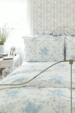 LoveShackFancy Blooming Heirloom Wallpaper